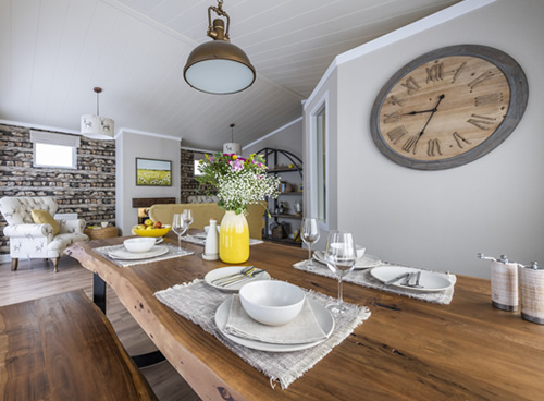 holiday-lodge-2-bedroom-dining-area