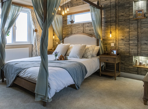 holiday-lodge-2-bedroom-master-bedroom